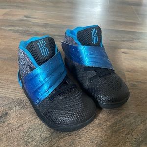 Nike Kyrie Irving Toddler Boy’s Size 8C Basketball Shoes Velcro Strap
